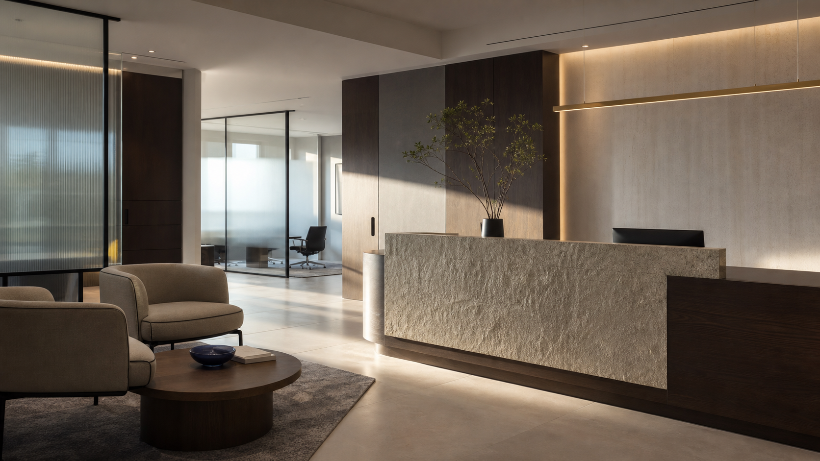 Recepção corporativa contemporânea com iluminação natural